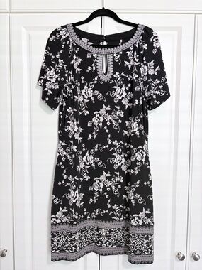 White House Black Market Black Floral Shift Dress Size Large (US Size 10 - 12)